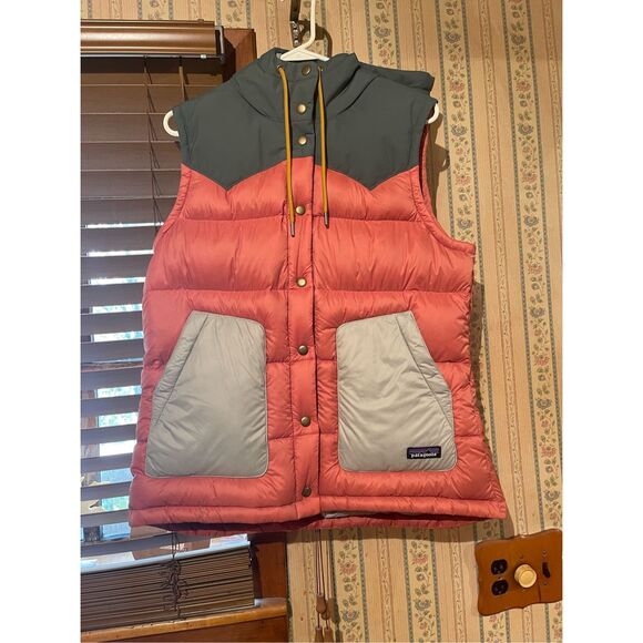 Patagonia Woman’s Bivy Hooded Down Vest Sz L Sold Out Burl Red - Picture 3 of 13